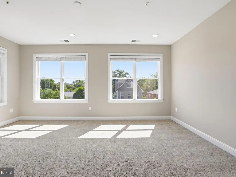 1100 S Edgewood St — Photo 38