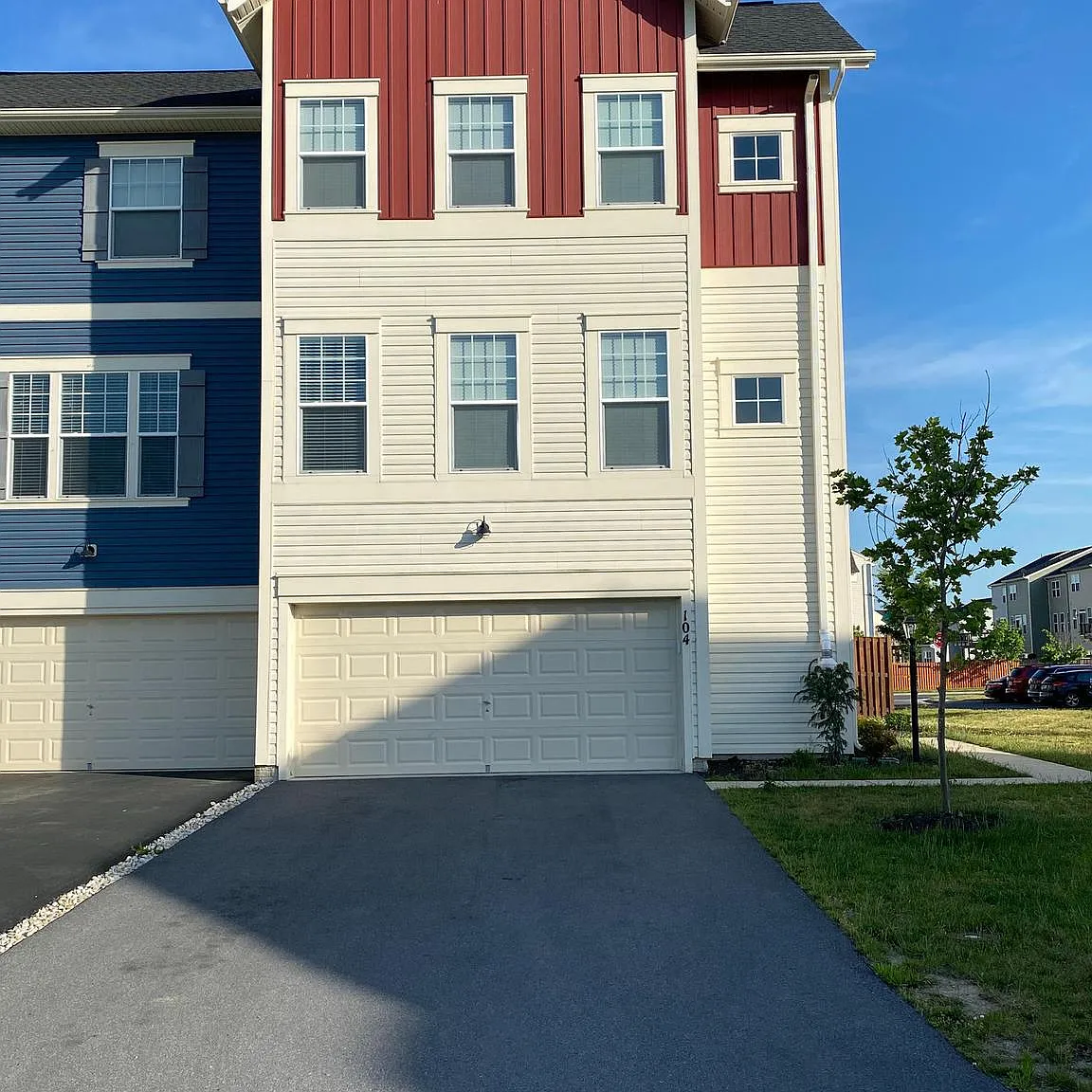3 bed, 3.5 bath, 2682 sqft, $2,700 — Photo 1