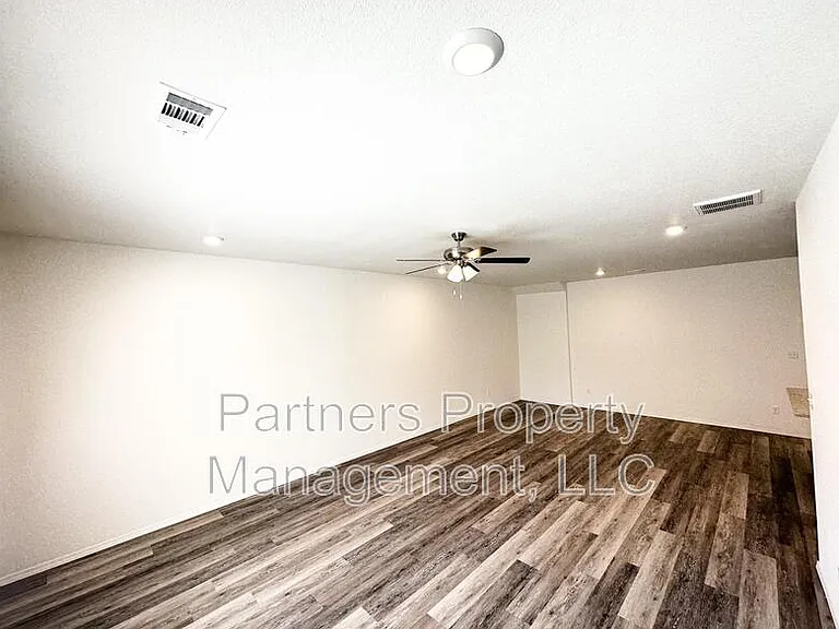 801 S Amarillo Ave #1 — Photo 4