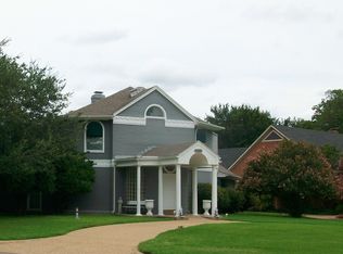 3705 Ridglea Country Club Dr, Fort Worth, TX 76116