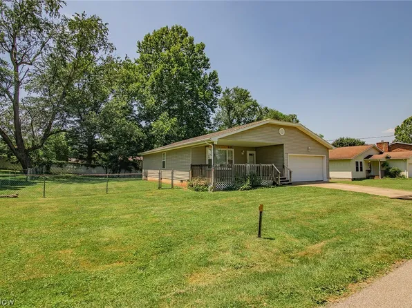 318 Greenwood Dr, Williamstown, WV 26187