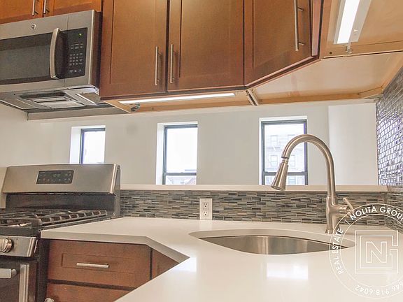 3rd image of 183 Lenox Ave #4