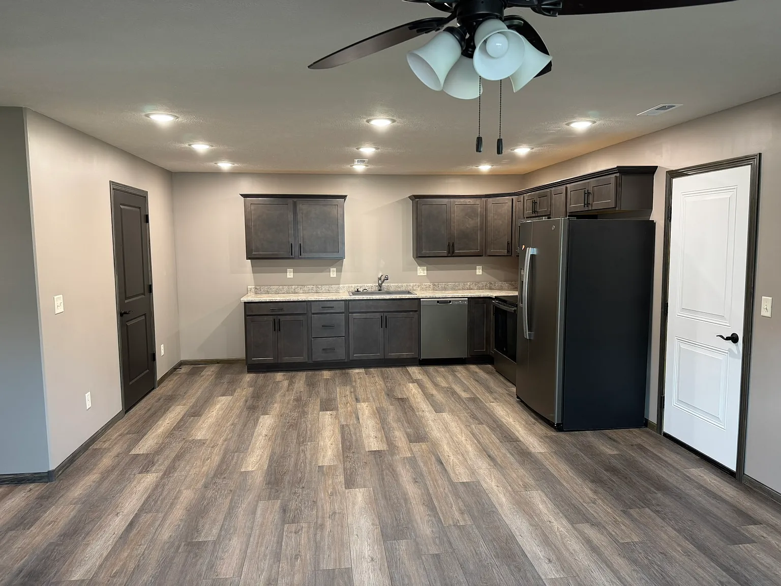 2 bed, 890 sqft, $1,500 — Photo 4