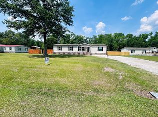490 Meadow Ln, Burgaw, NC 28425