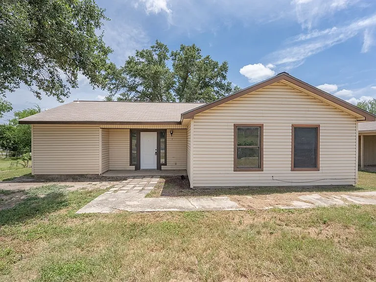 1515 Geneva St — Photo 1
