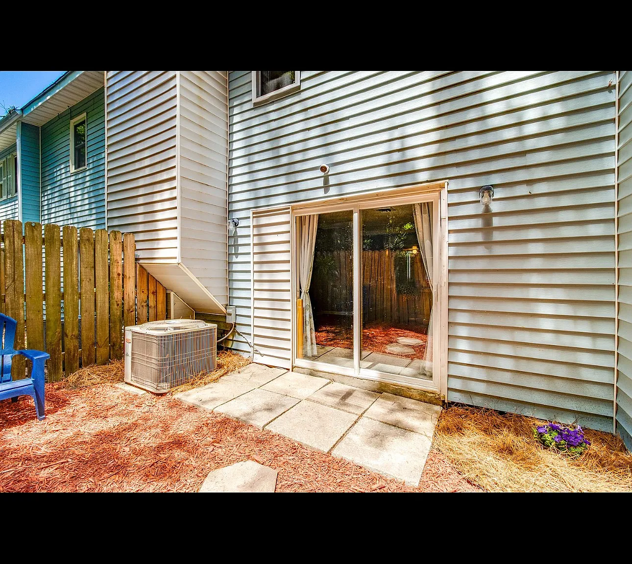 2 bed, 1.5 bath, 1100 sqft, $1,350 — Photo 3