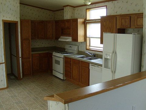 Kitchen, Laundry w/ appl.