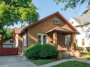 370 Spruce St, Aurora, IL 60506