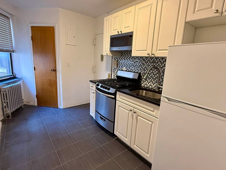 1st image of 367 W 35th St APT 16