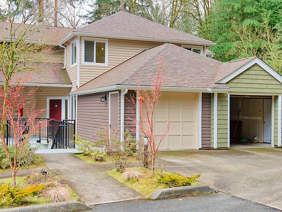 1 car garage with parking on driveway