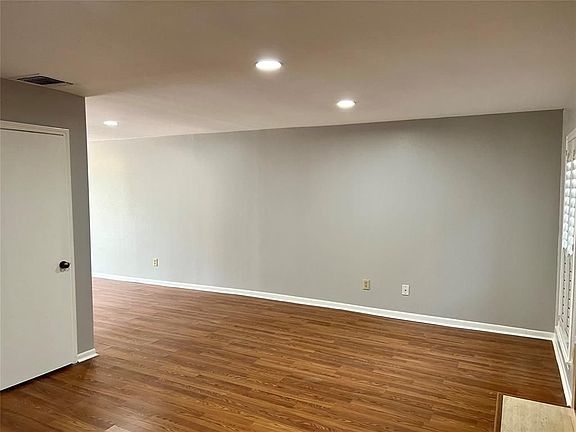 4th image of 1601 S Shepherd Dr APT 15