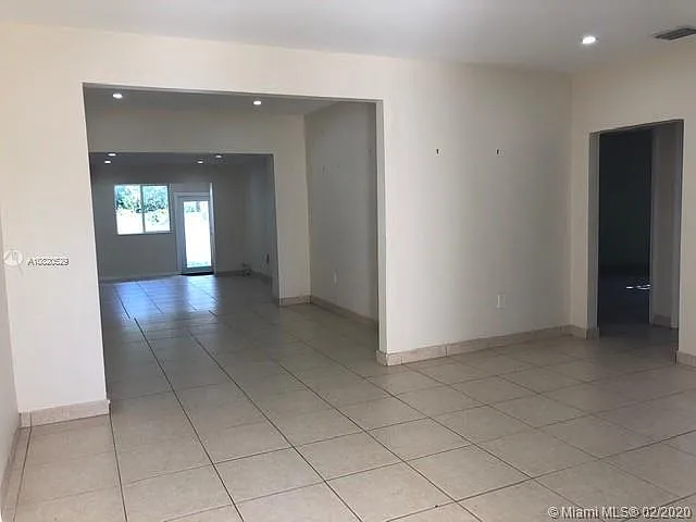 1961 SW 33rd Ave — Photo 2