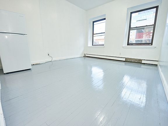 4th image of 127 E 28th St #5F1