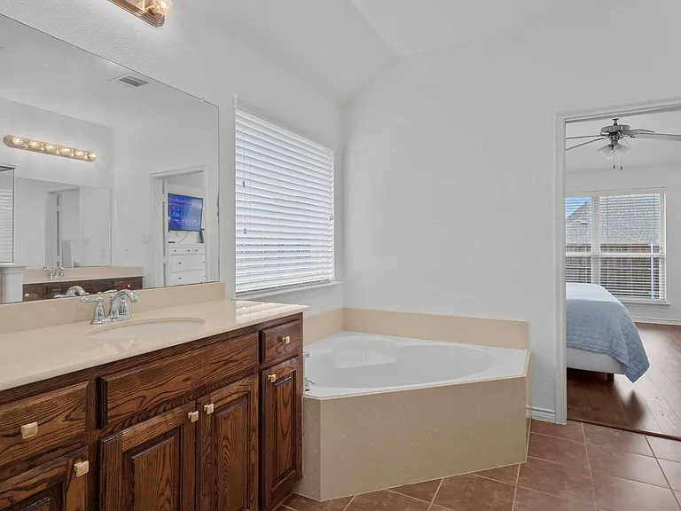 1024 Hidden Creek Dr — Photo 16
