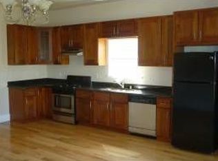 860 Pine St, Oakland, CA 94607