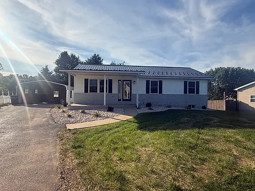 1635 Hawthorne Ln Photo 1