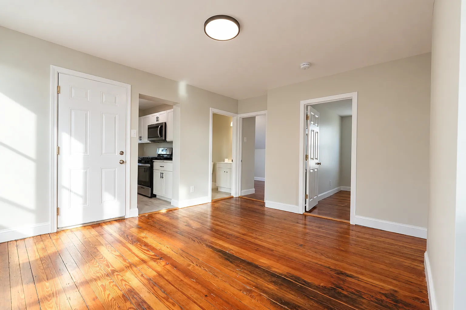 3 bed, 1196 sqft, $1,800 — Photo 4