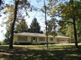 990 Mile Rd, Dixon, IL 61021