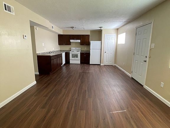 4th image of 910 Main St #22