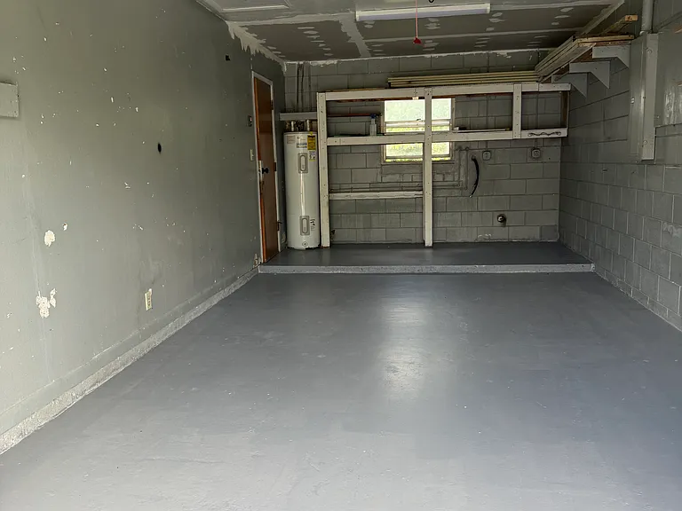 2960 NE 43rd Pl — Photo 2