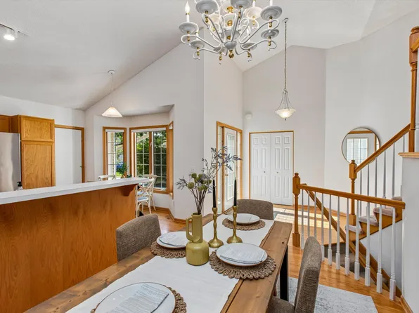 808 Winterberry Dr, Woodbury, MN 55125