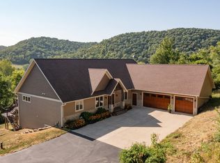 24040 Pfeiffer Hill Rd, Winona, MN 55987