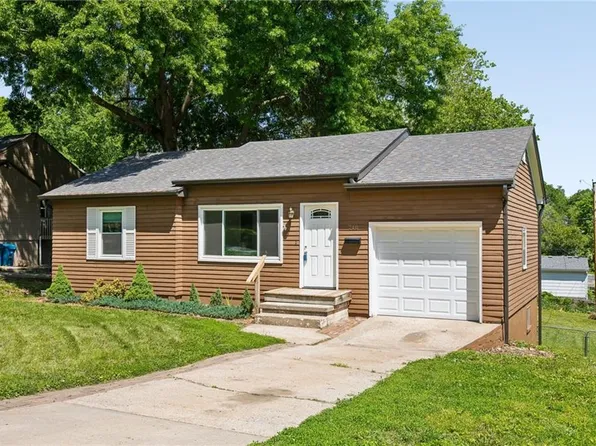 748 Hillside Ave, Liberty, MO 64068