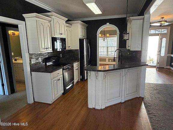 5th image of 7515 Woodbridge Road