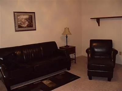 90 Scott Dr photo 1