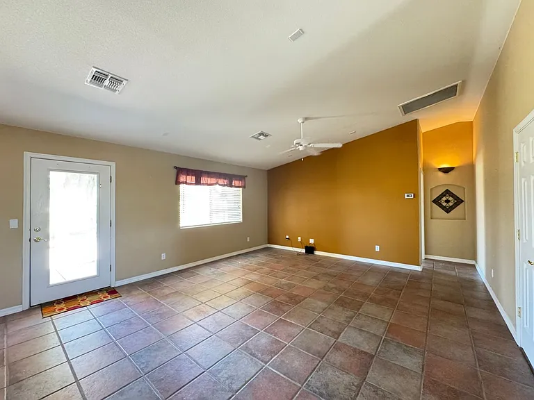 2037 E Desert Palms Dr — Photo 5