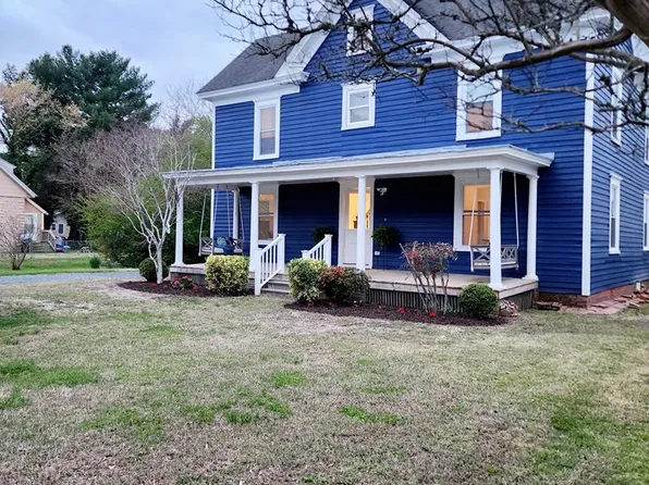 7 Lake St, Onancock, VA 23417