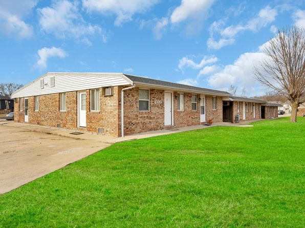 200 W Shelbourne Dr, 200 W Shelbourne Dr APT 6, Normal, IL 61761