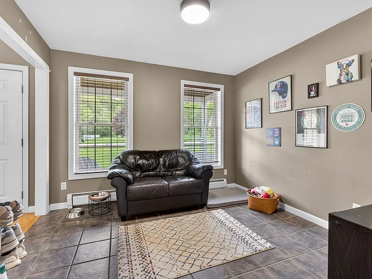 9 Stephen Dr — Photo 22