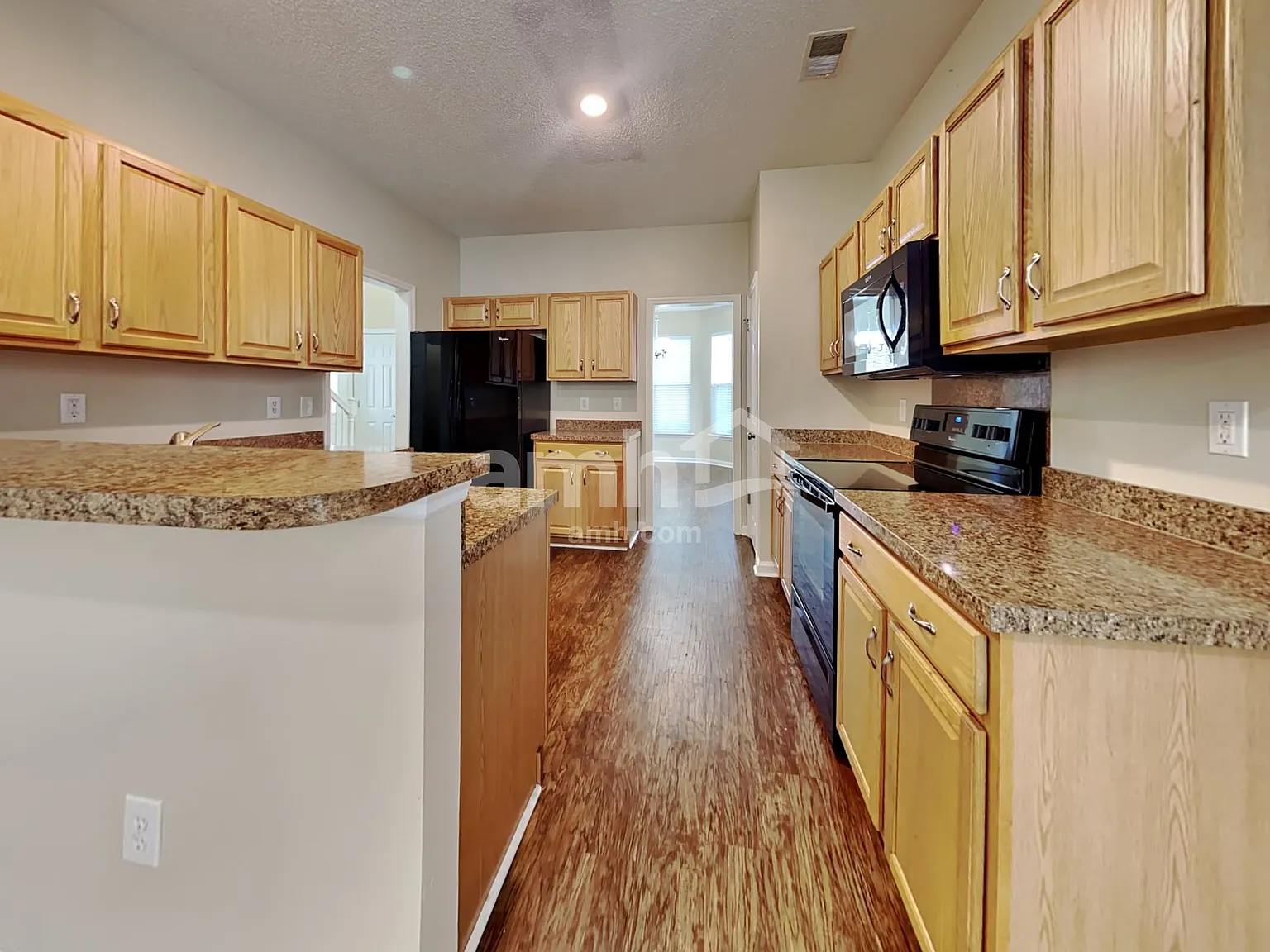 3 bed, 2.5 bath, 1843 sqft, $2,420 — Photo 3
