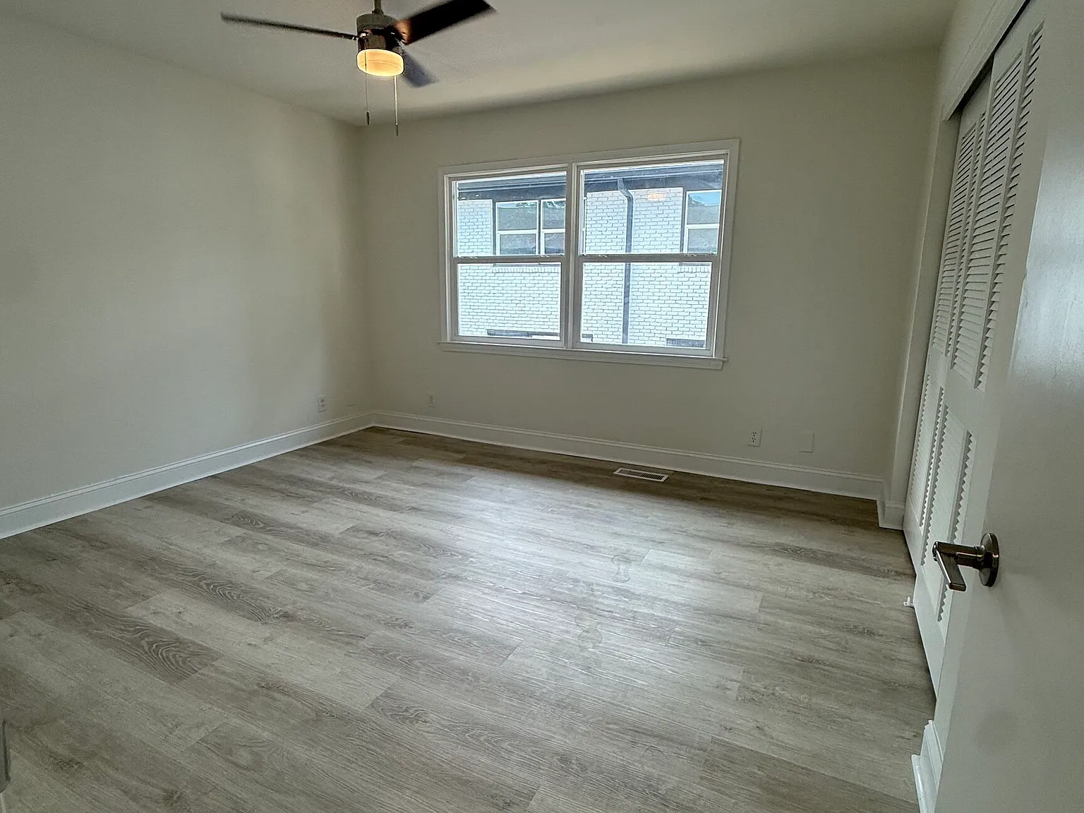 2 bed, 1.5 bath, 1050 sqft, $1,300 — Photo 4