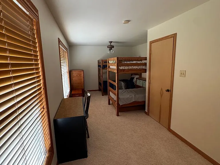 210 A J Ln — Photo 11
