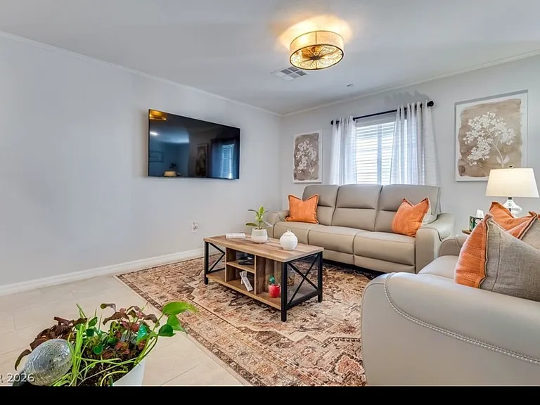 9493 Sky Pointe Dr — Photo 2