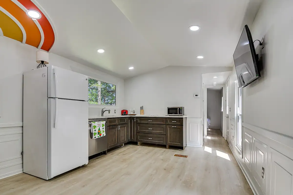 2 bed, 1000 sqft, $2,200 — Photo 2