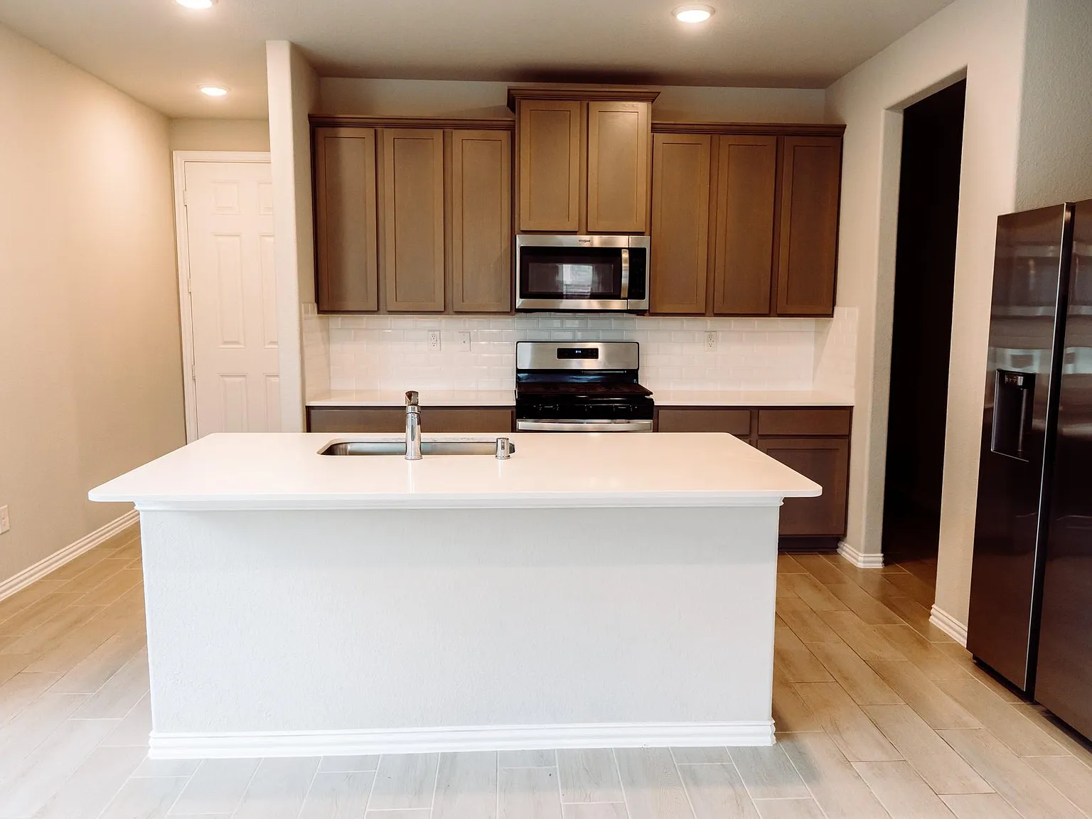 3 bed, 2.0 bath, 1438 sqft, $2,200 — Photo 4