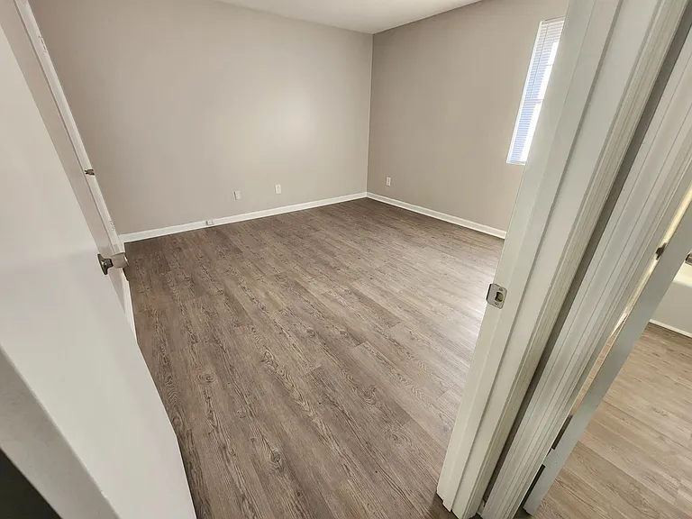2924 Henry St — Photo 9