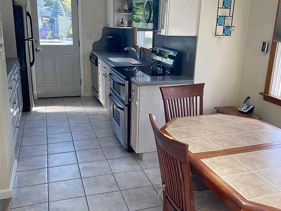 4th image of 5 Alexander Dr