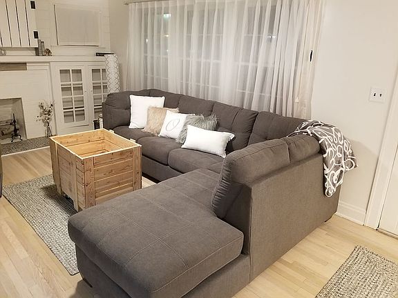 Living Room&Front Door Entry