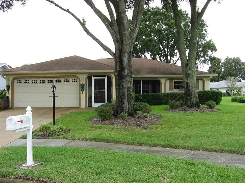 Chesnut Pl. convenient to the Clubhouse & Lake Lodge