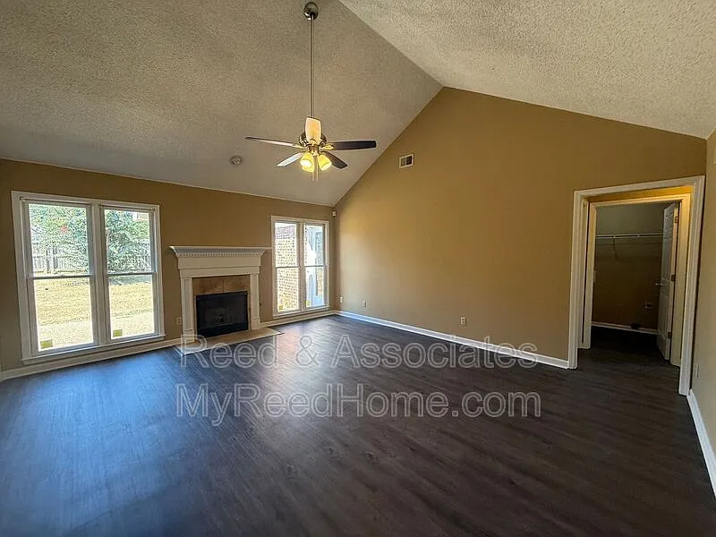 3 bed, 2.0 bath, 1679 sqft, $1,925 — Photo 3
