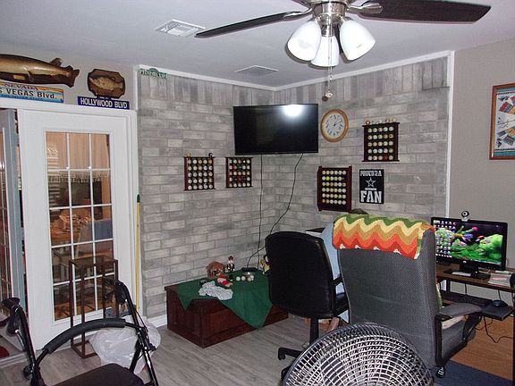 2nd image of 1938 Woodcrest Dr