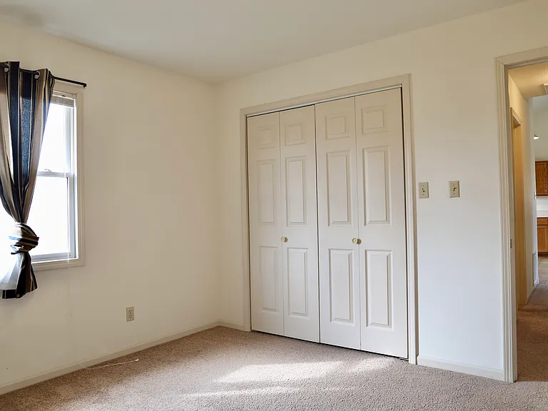 1710 Ashwood Dr — Photo 4