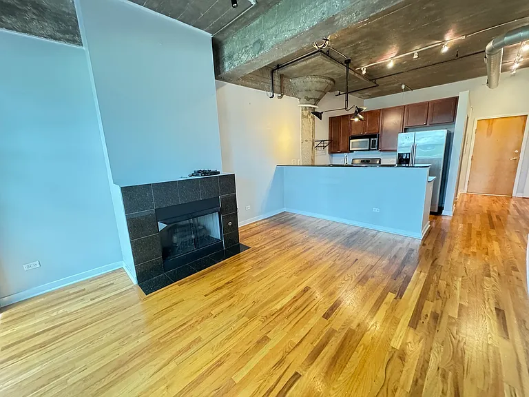 1071 W 15th St #309 — Photo 4