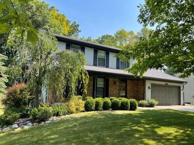 8868 Sussex St, White Lake, MI, 48386