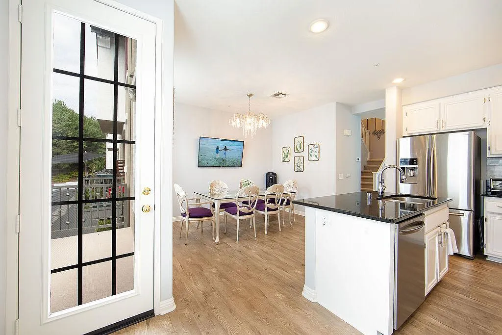 16 Benchmark Ln — Photo 3