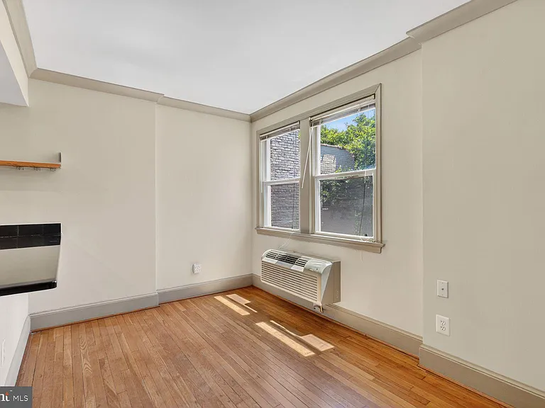 1361 K St SE #303 — Photo 3